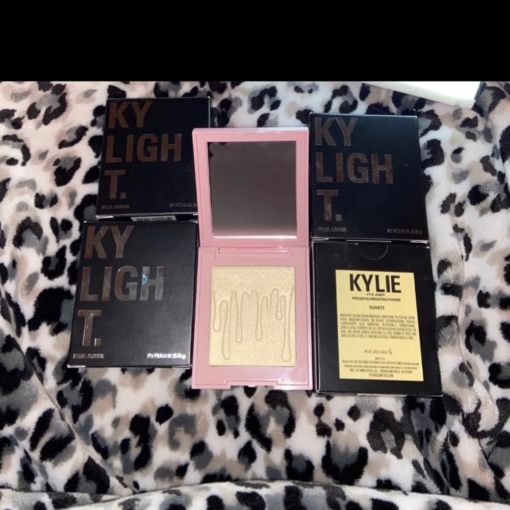 Kylie Jenner highlighter